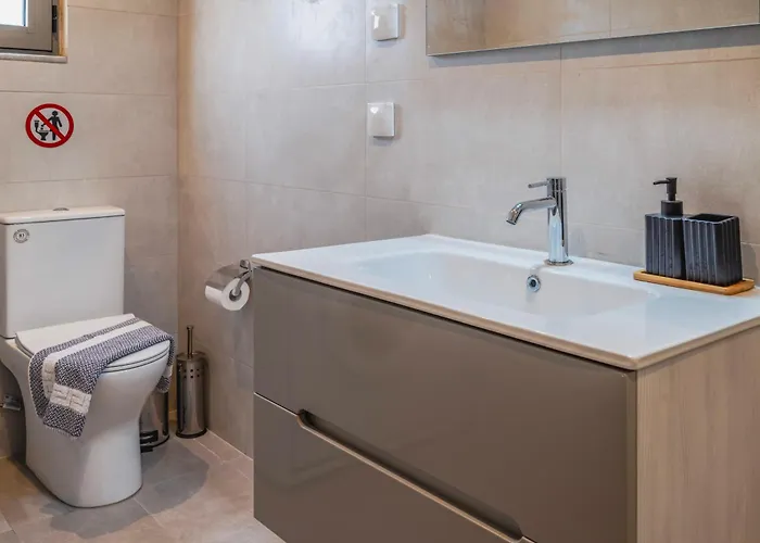 Paradisi Sea Escape Near The 펜션 페러데이션