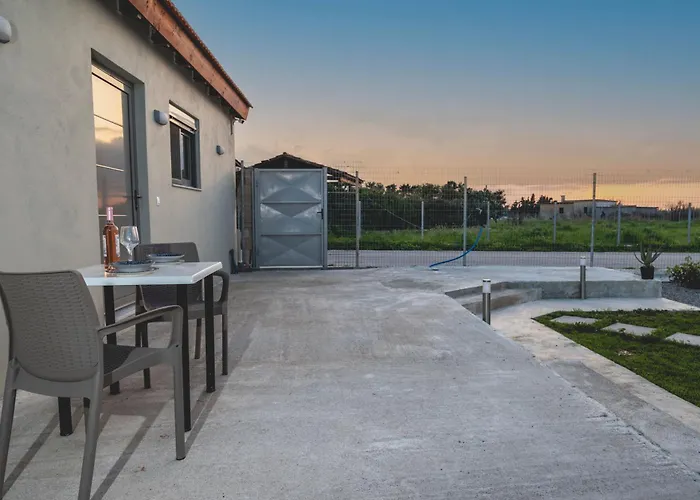 Paradisi Sea Escape Near The 펜션 페러데이션